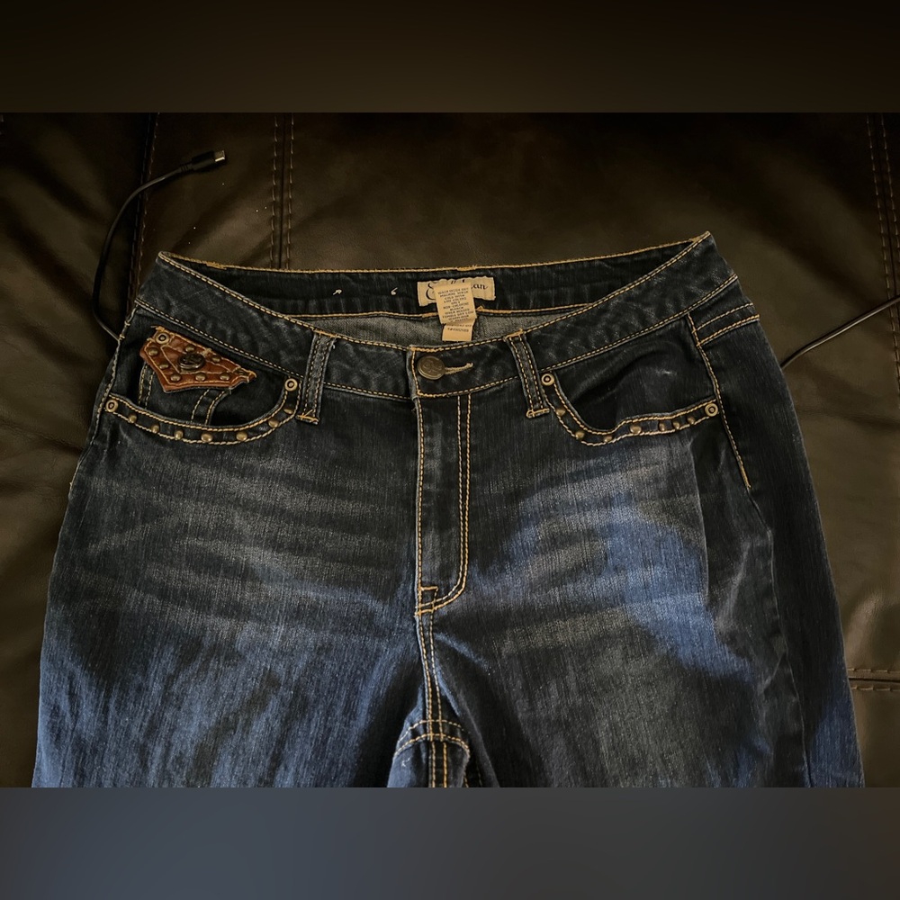Pre loved jeans with cute details!